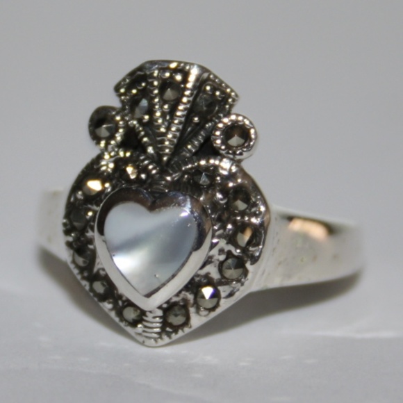Vintagejelyfish Jewelry - .925 Mother of pearl claddagh heart ring NWT 5